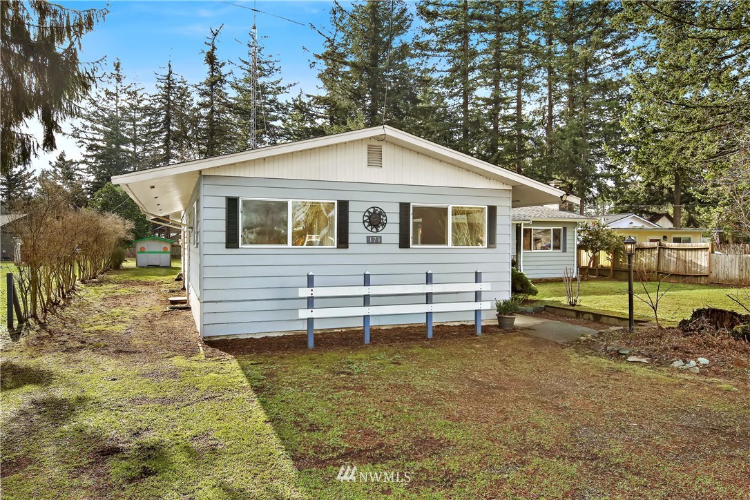171 East Pole Road Lynden, WA 98264 - Photo 2 of 39 a view of a house with a yard