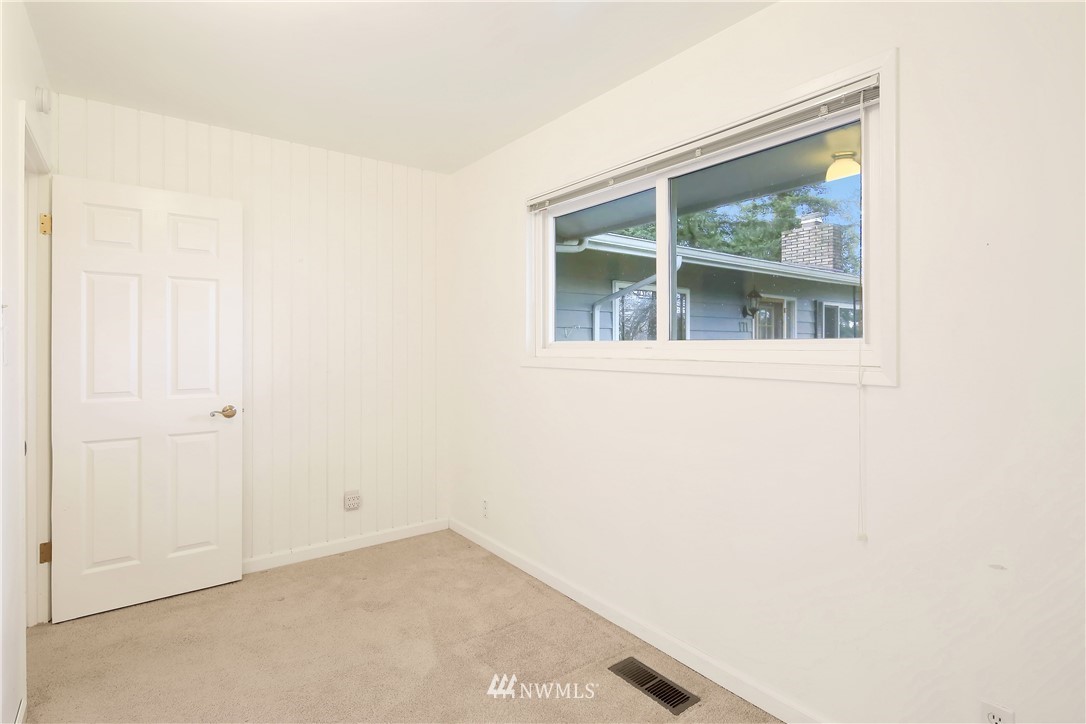 171 East Pole Road Lynden, WA 98264 - Photo 23 of 39 an empty room with a window