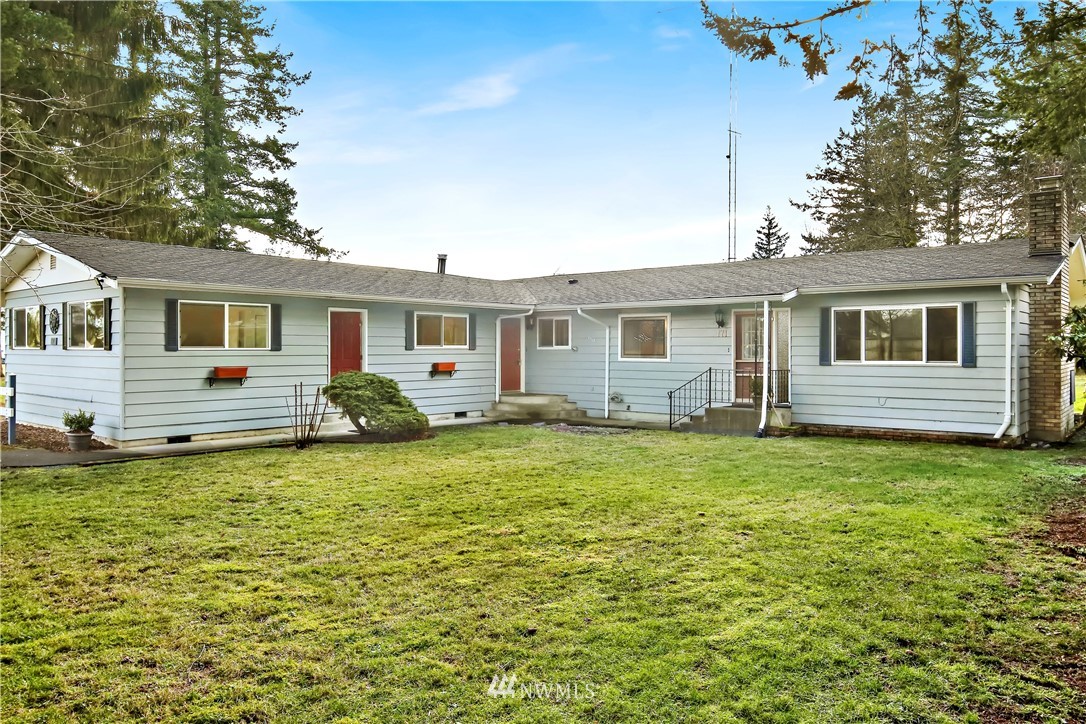 171 East Pole Road Lynden, WA 98264 - Photo 3 of 39 a front view of a house with a garden