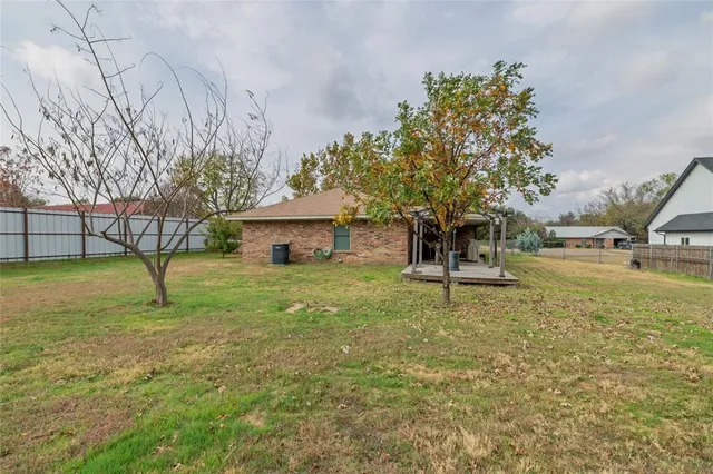 $248,900 | 401 Berryhill Drive, Springtown, TX 76082