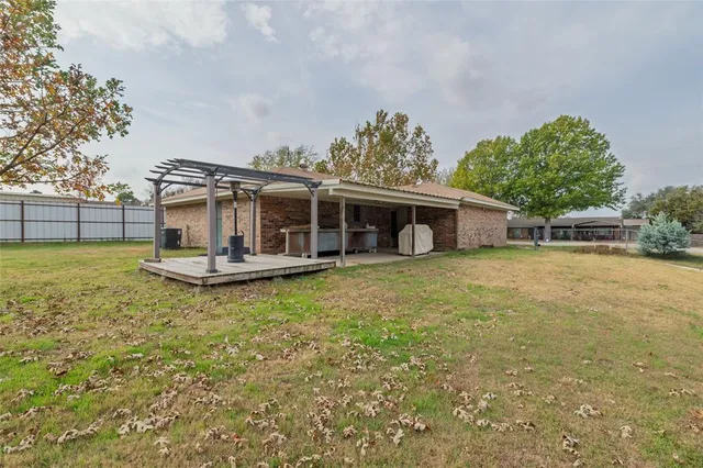 $248,900 | 401 Berryhill Drive, Springtown, TX 76082