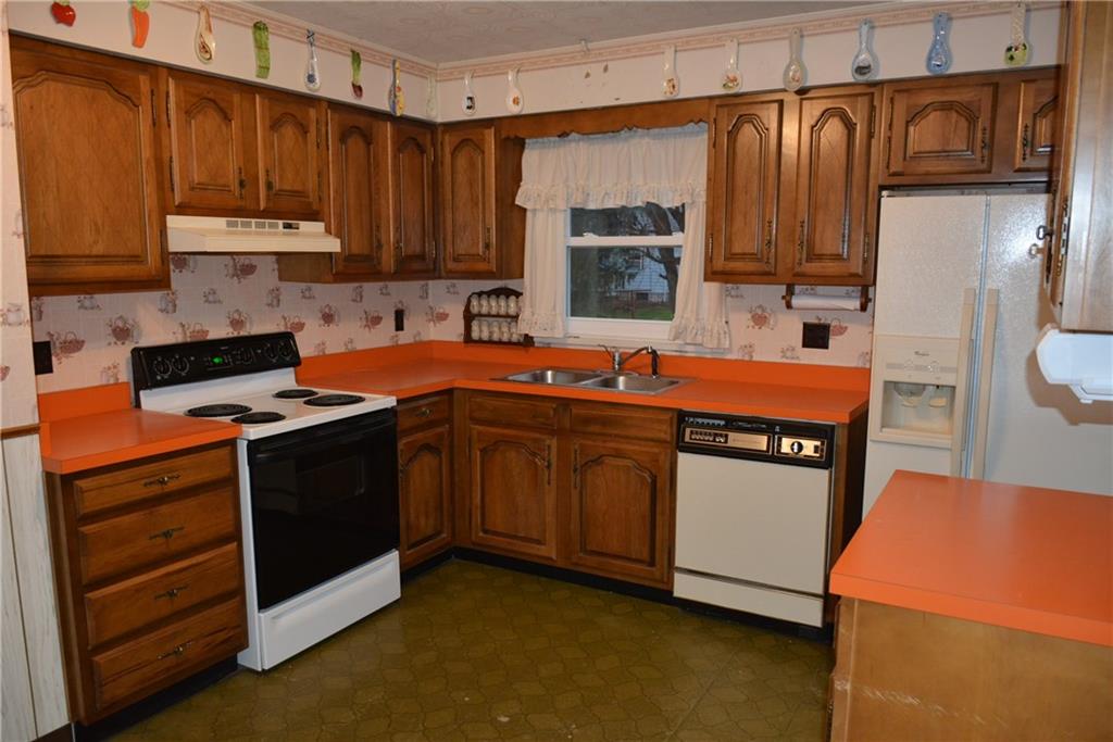 111 Roe Avenue Butler, PA 16001 - Photo 2 of 12