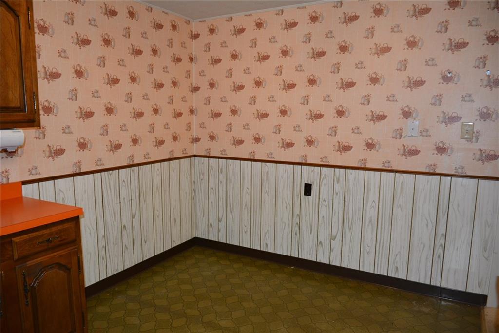 111 Roe Avenue Butler, PA 16001 - Photo 3 of 12
