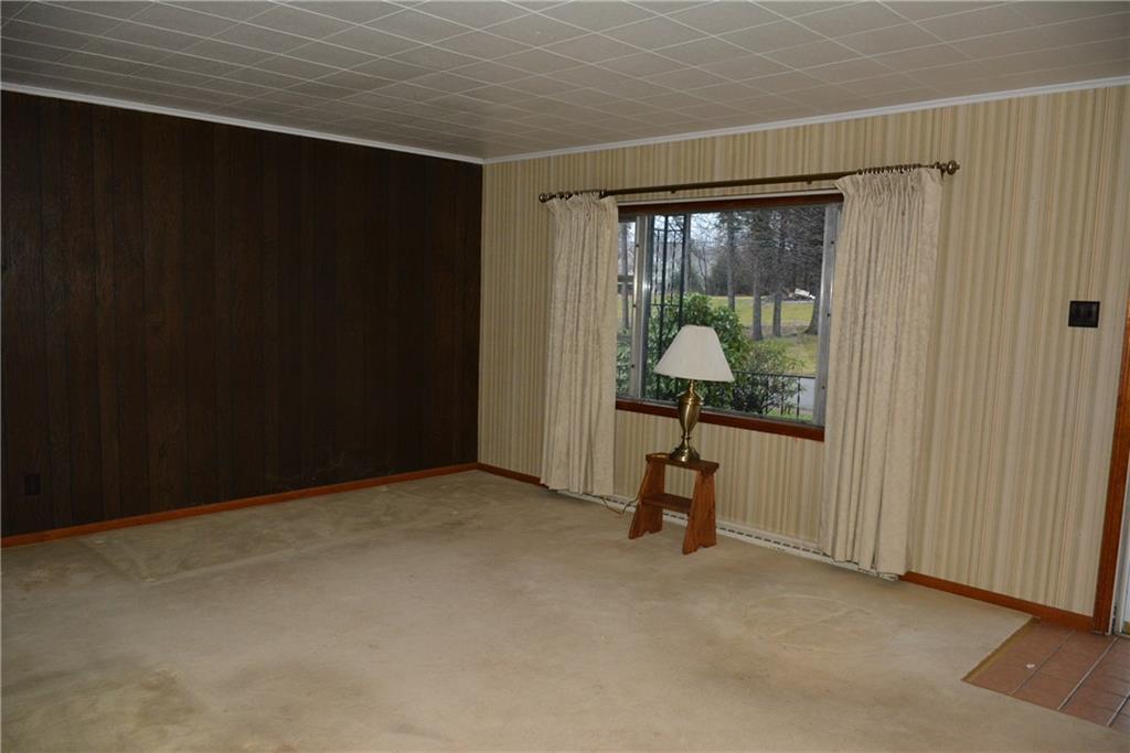 111 Roe Avenue Butler, PA 16001 - Photo 4 of 12