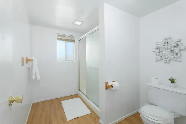 a bathroom with a toilet and a shower