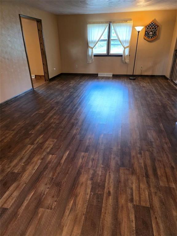 2153 Mt Jackson Road Bessemer, PA 16112 - Photo 3 of 28