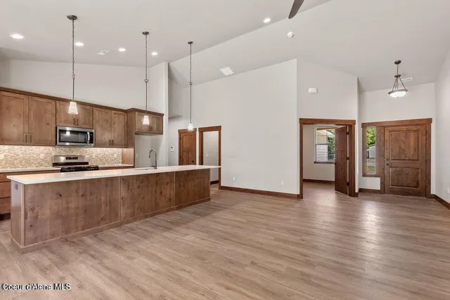 $949,900 | 98 Carbonate Lane, Oldtown, ID 83822