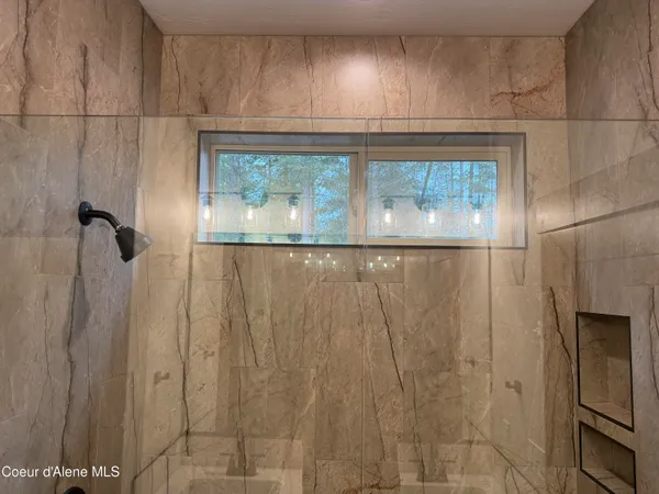 $899,900 | 98 Carbonate Lane, Oldtown, ID 83822