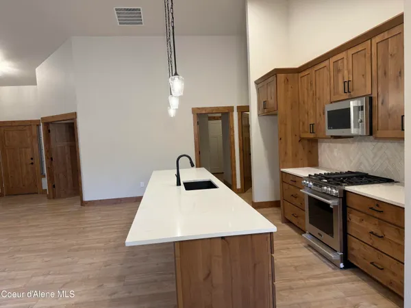 $899,900 | 98 Carbonate Lane, Oldtown, ID 83822