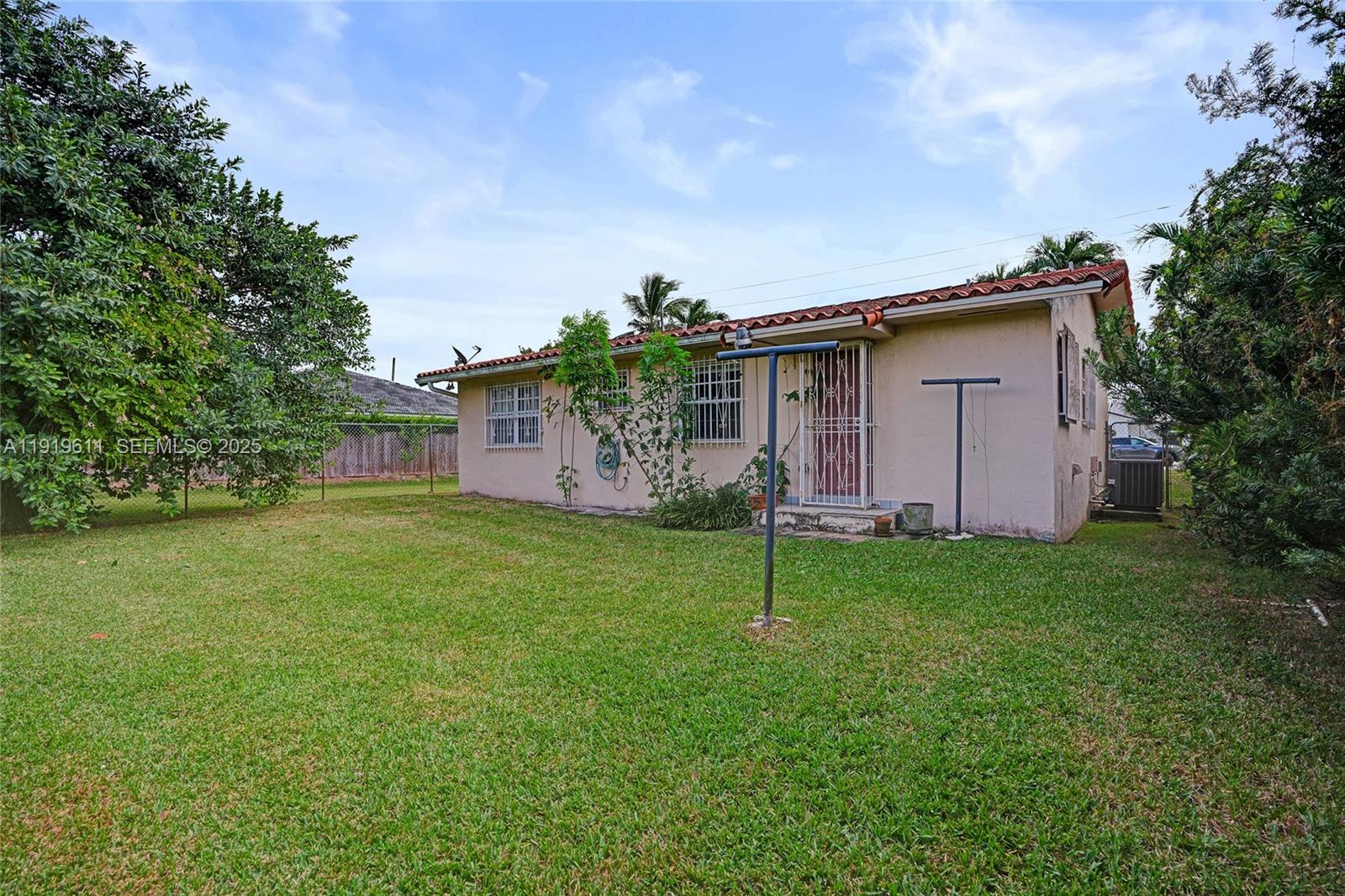 13401 Southwest 38th Street Miami, FL 33175 - Photo 12 of 45 a backyard of a house with lots of green space