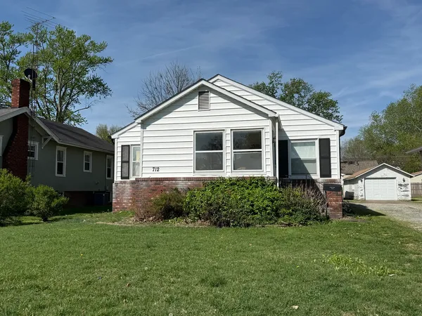 $92,500 | 712 South Virginia Avenue, Marion, IL 62959