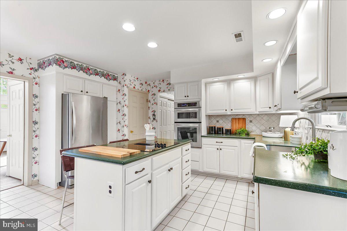 1750 Stocton Road Jenkintown, PA 19046 - Photo 24 of 50 Charming kitchen with floral accents.