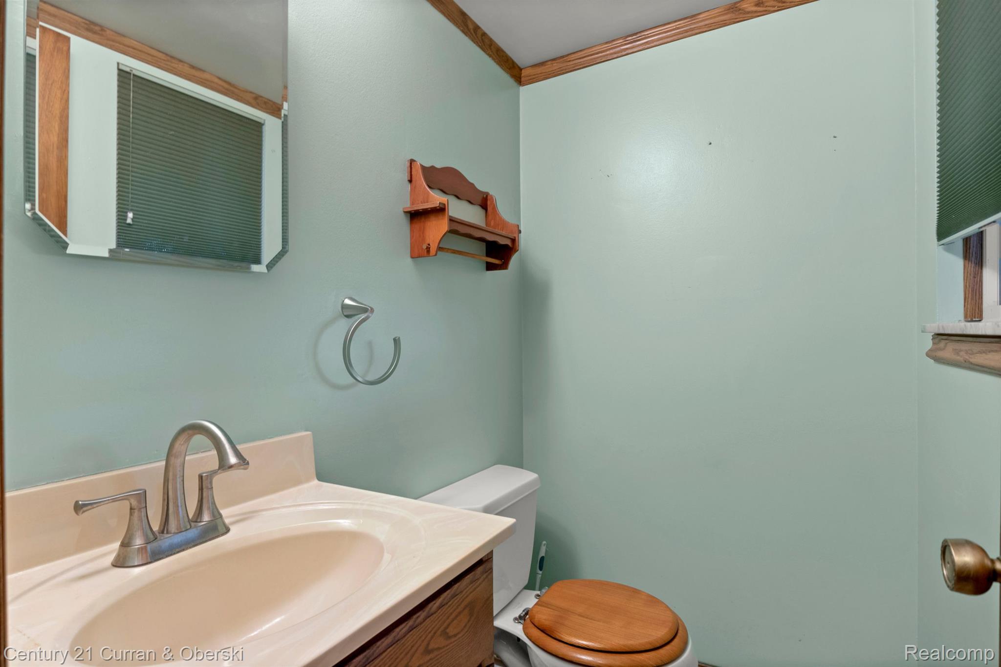 21648 Hall Road Trenton, MI 48183 - Photo 14 of 28 Gallery Image 14
