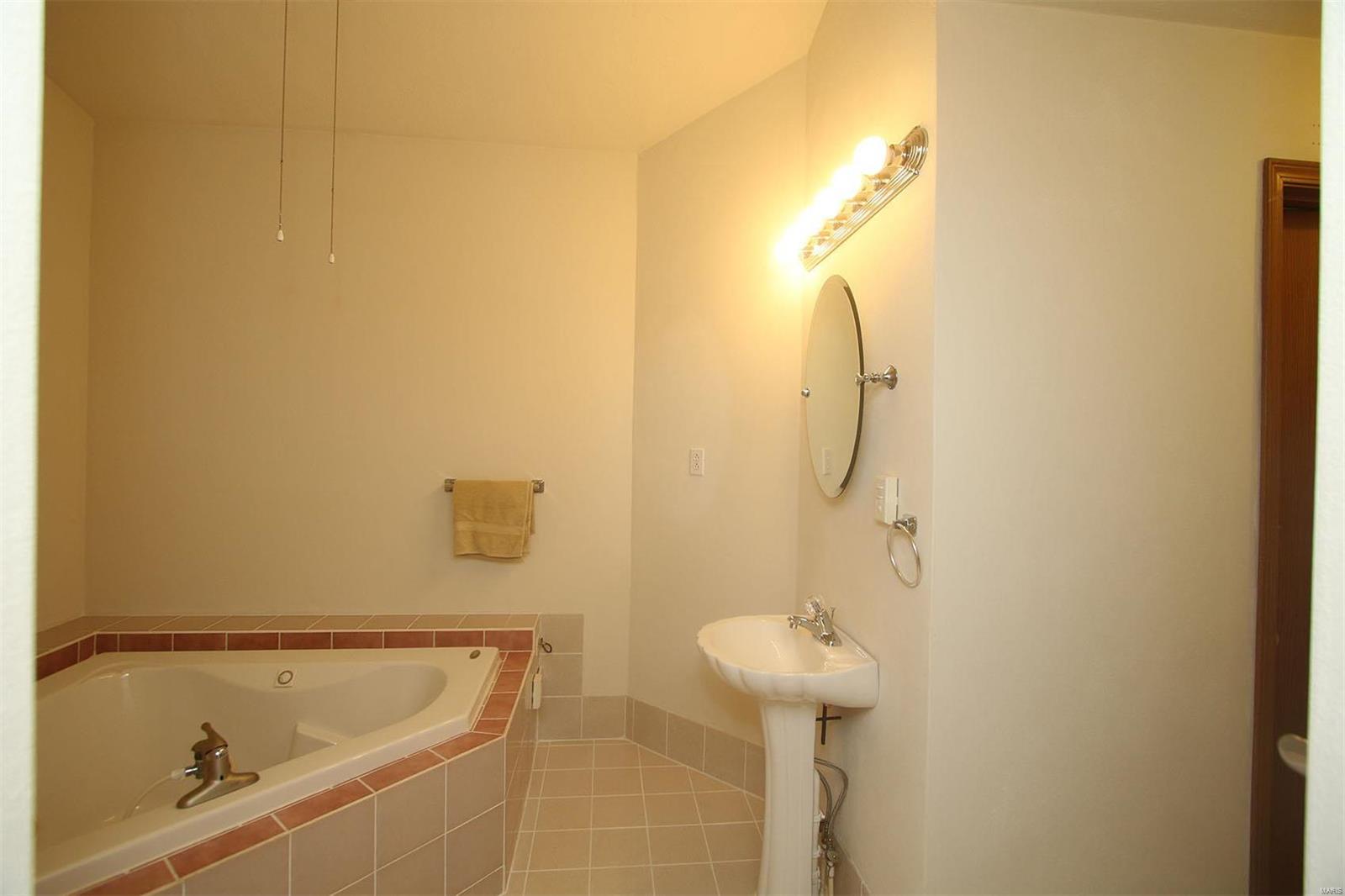 1204 Eiler Road Belleville, IL 62223 - Photo 17 of 37 Gallery Image 17