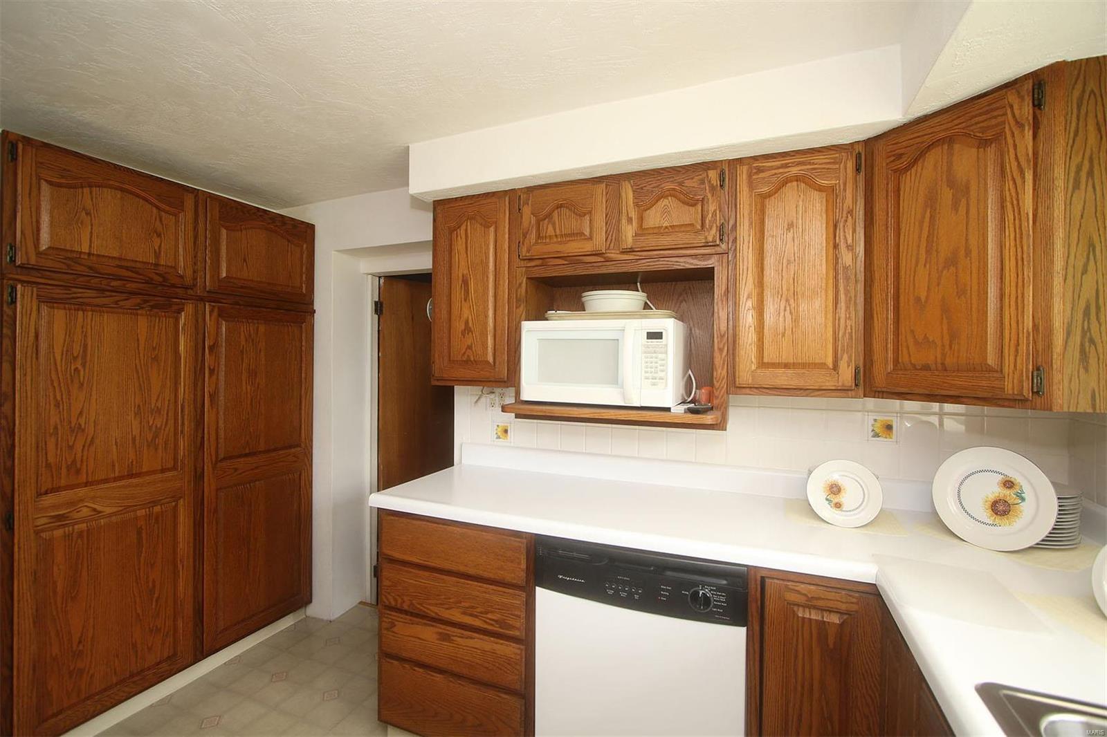 1204 Eiler Road Belleville, IL 62223 - Photo 8 of 37 Gallery Image 8