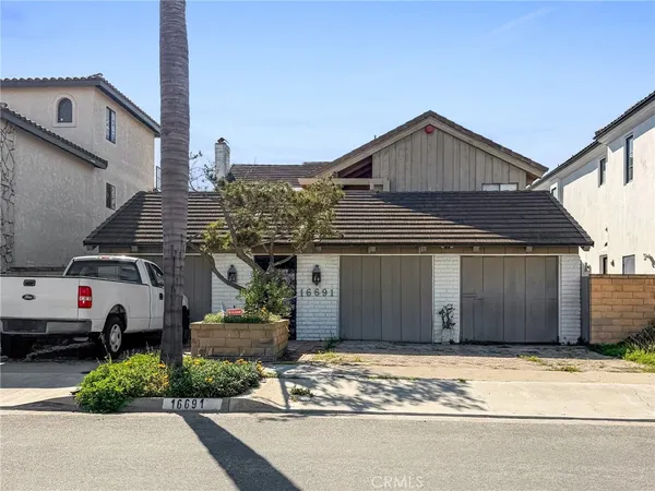$4,000,000 | 16691 Carousel Lane, Huntington Beach, CA 92649