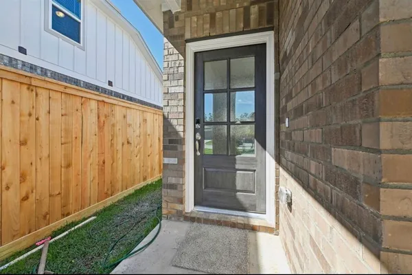 $2,000 | 16656 Sterling Clf Street, Conroe, TX 77302