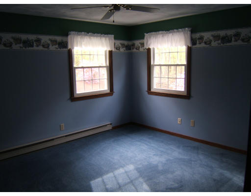 86 Purgatory Road Sutton, MA 01590 - Photo 16 of 16 an empty room with a window