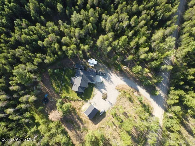 $750,000 | 32647 North Tahoe Drive, Spirit Lake, ID 83869