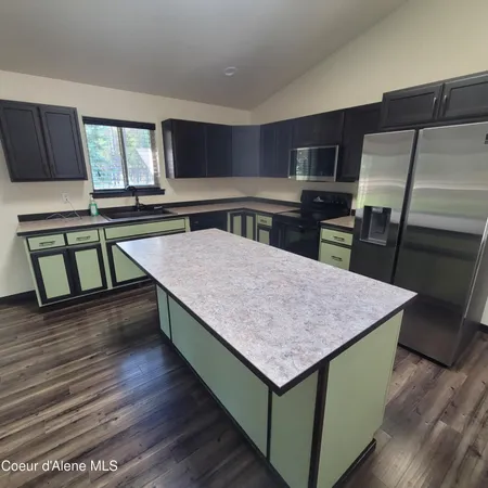 $750,000 | 32647 North Tahoe Drive, Spirit Lake, ID 83869