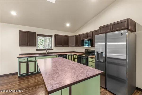 $729,900 | 32647 North Tahoe Drive, Spirit Lake, ID 83869