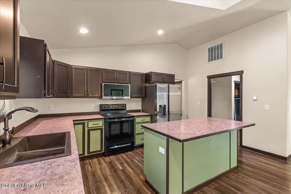 $729,900 | 32647 North Tahoe Drive, Spirit Lake, ID 83869