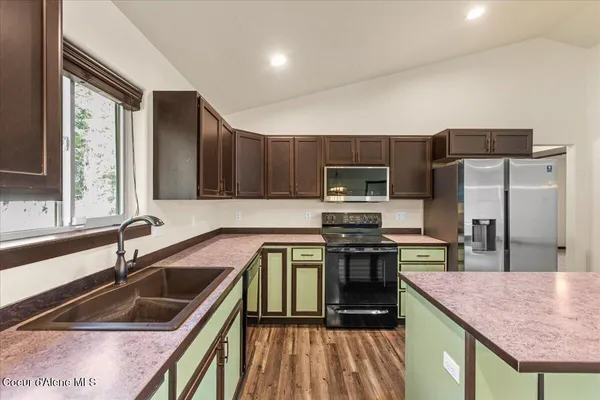 $729,900 | 32647 North Tahoe Drive, Spirit Lake, ID 83869