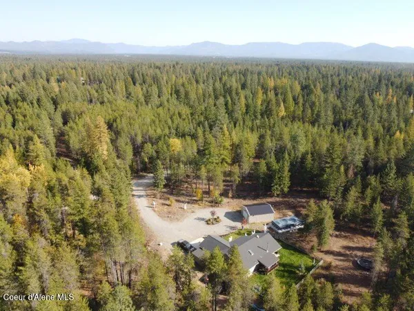 $750,000 | 32647 North Tahoe Drive, Spirit Lake, ID 83869