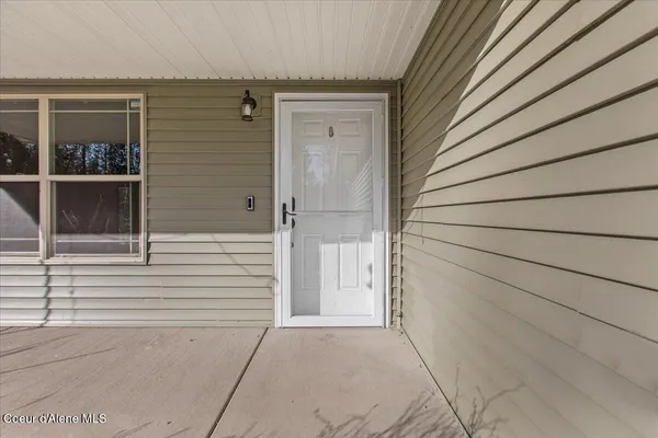 $729,900 | 32647 North Tahoe Drive, Spirit Lake, ID 83869