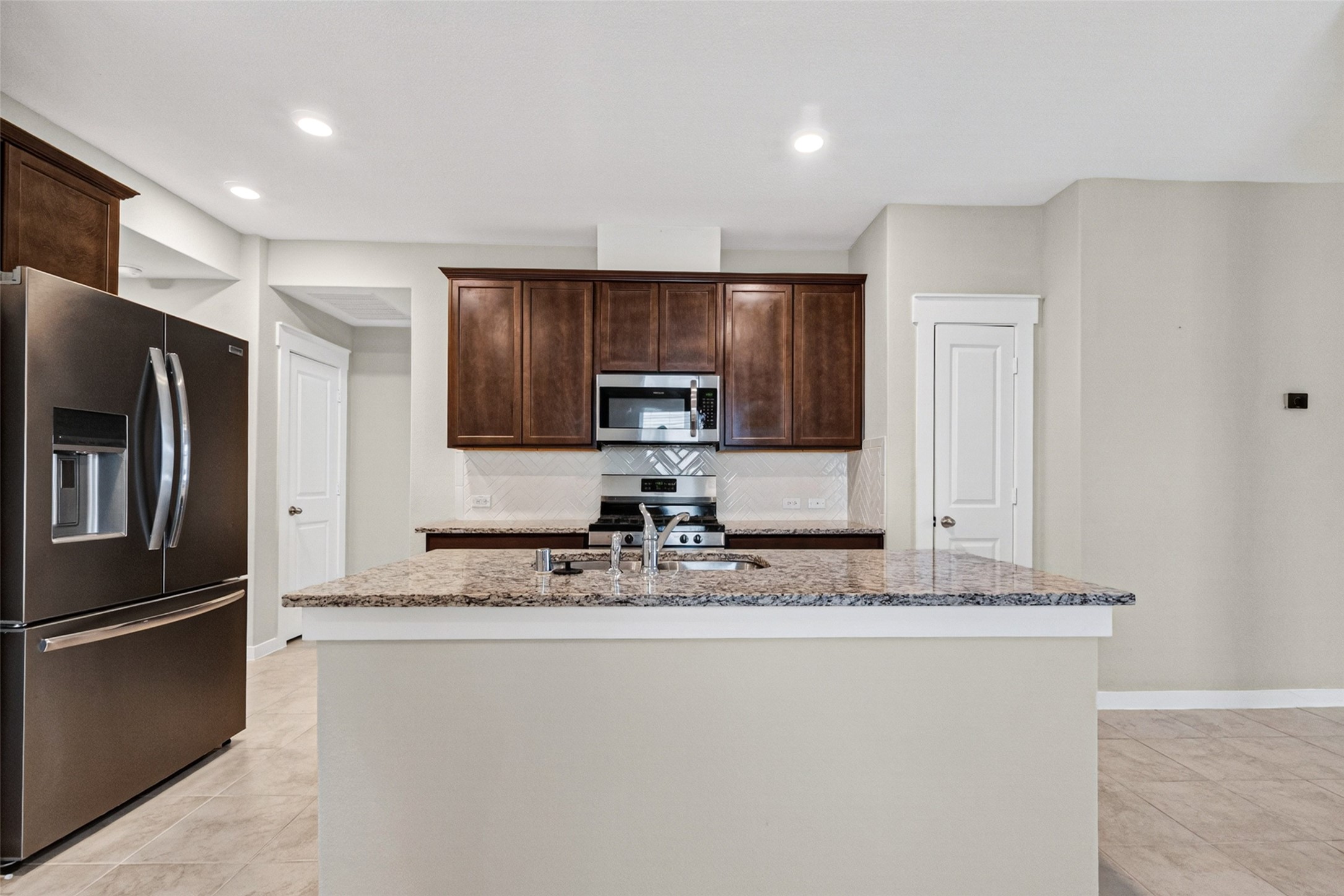 252 Laura Leigh Lane Angleton, TX 77515 - Photo 10 of 30