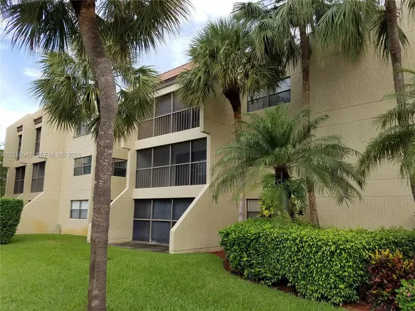 $1,950 | 220 Lakeview Drive, Unit 206, Weston, FL 33326