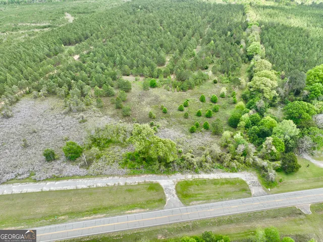 a view of a yard with a sink