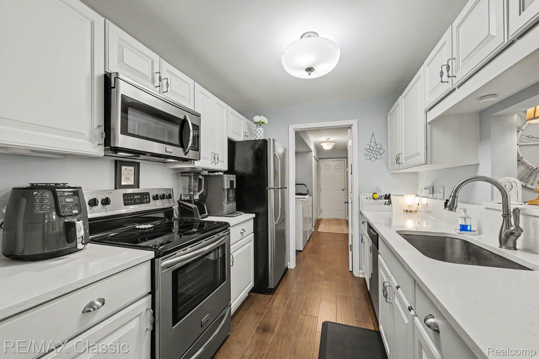 3626 Oakmonte Boulevard Rochester, MI 48306 - Photo 12 of 34 file_9617.jpg