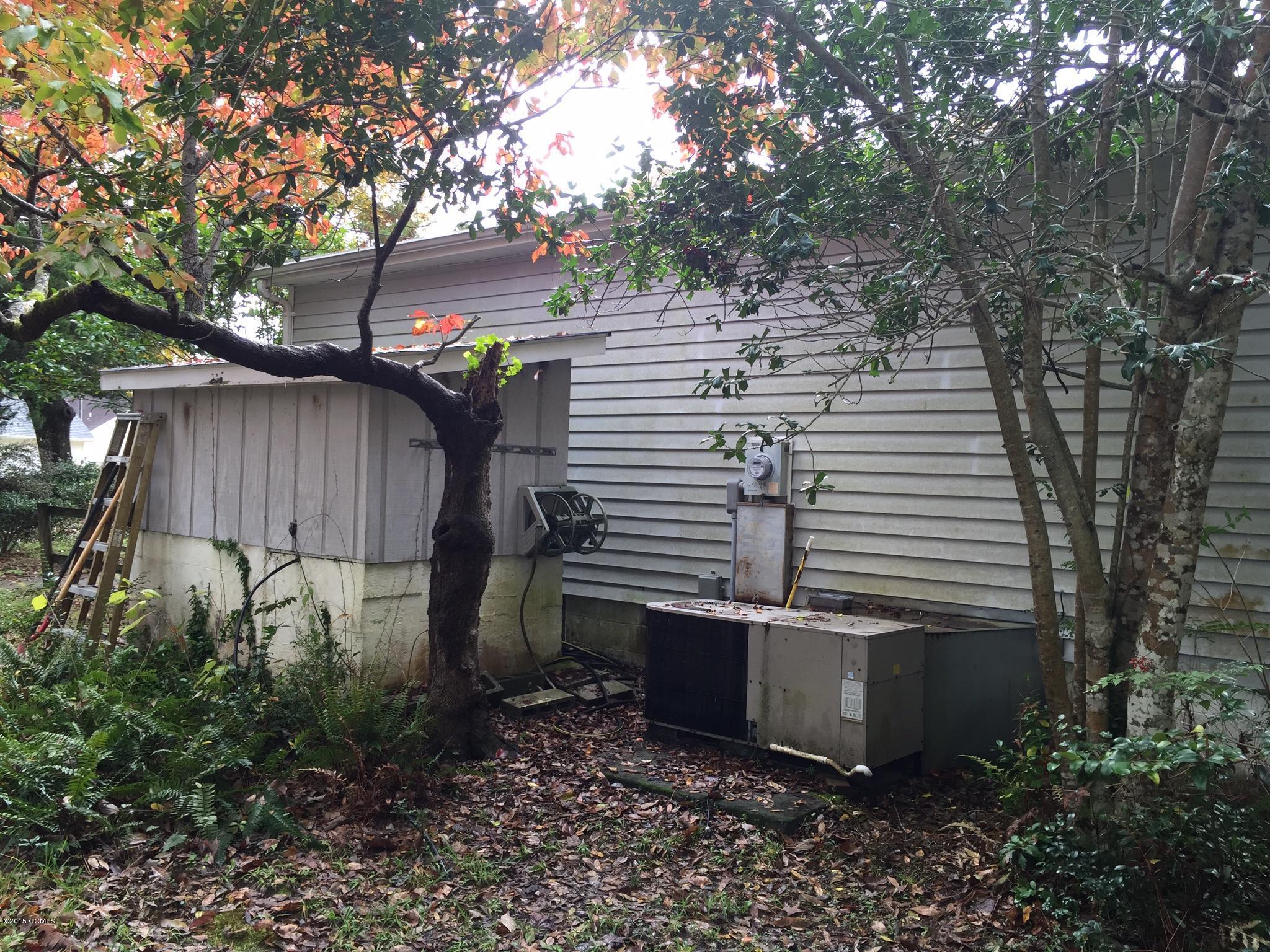 1301 Old Cart Path Road Morehead City, NC 28557 - Photo 11 of 17 image
