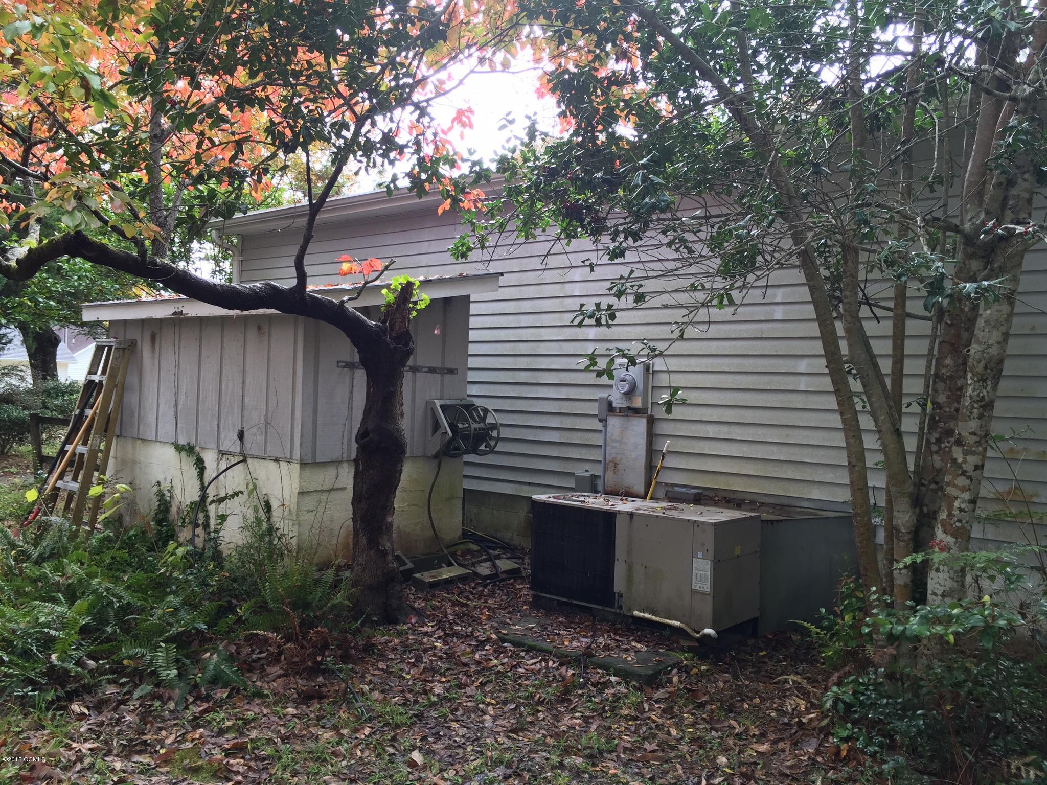 1301 Old Cart Path Road Morehead City, NC 28557 - Photo 12 of 17 image