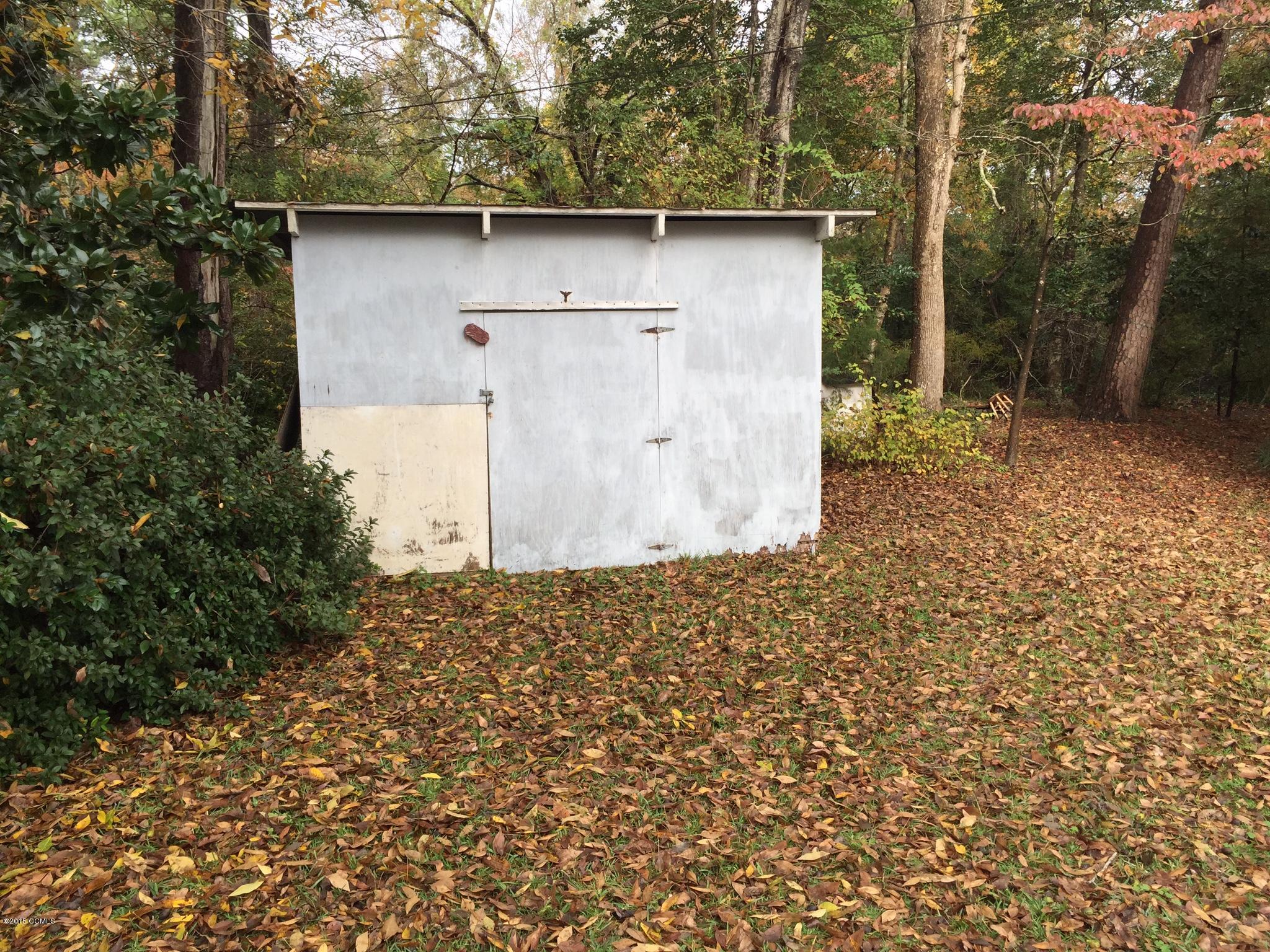 1301 Old Cart Path Road Morehead City, NC 28557 - Photo 15 of 17 image