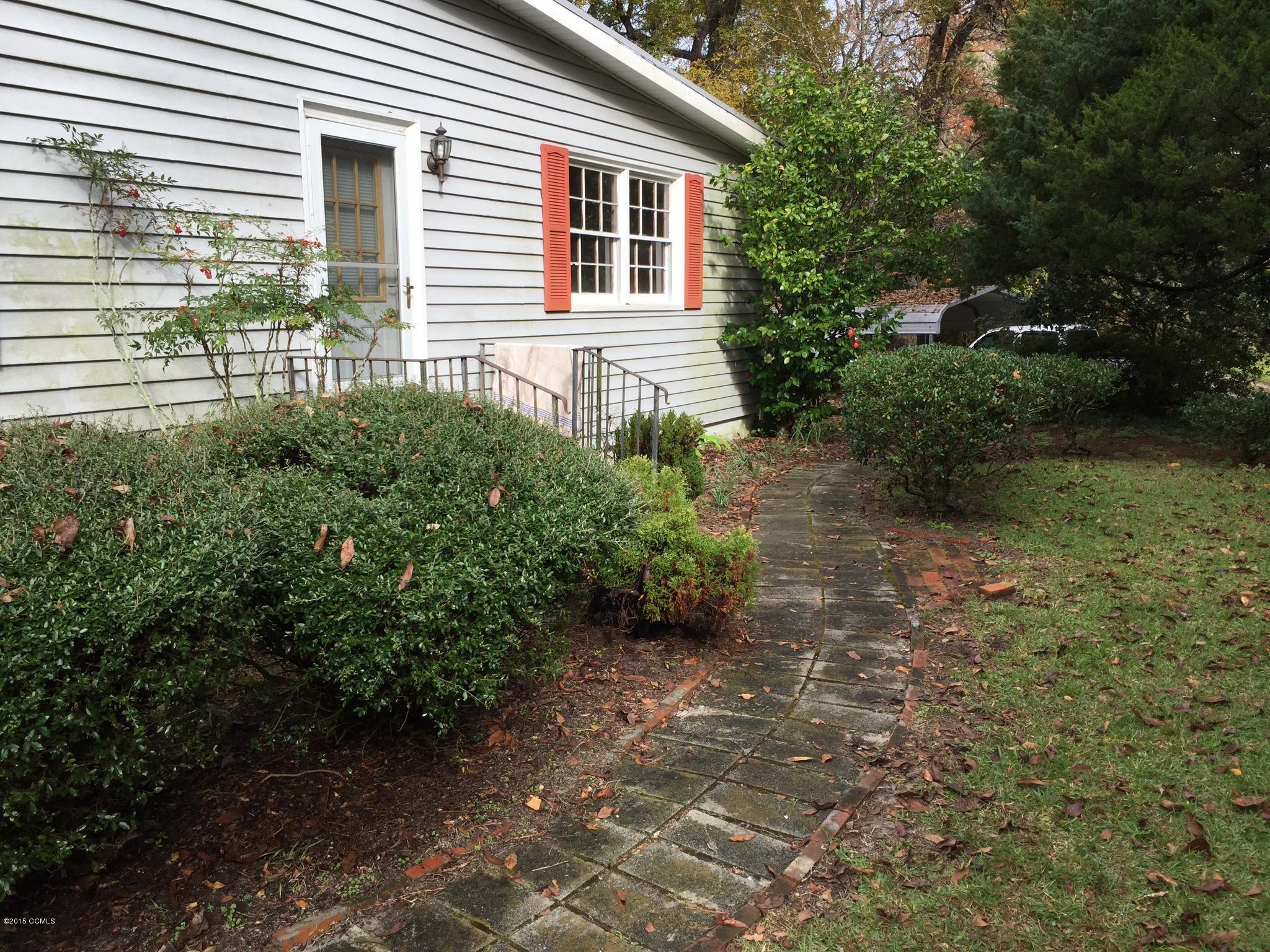 1301 Old Cart Path Road Morehead City, NC 28557 - Photo 3 of 17 image