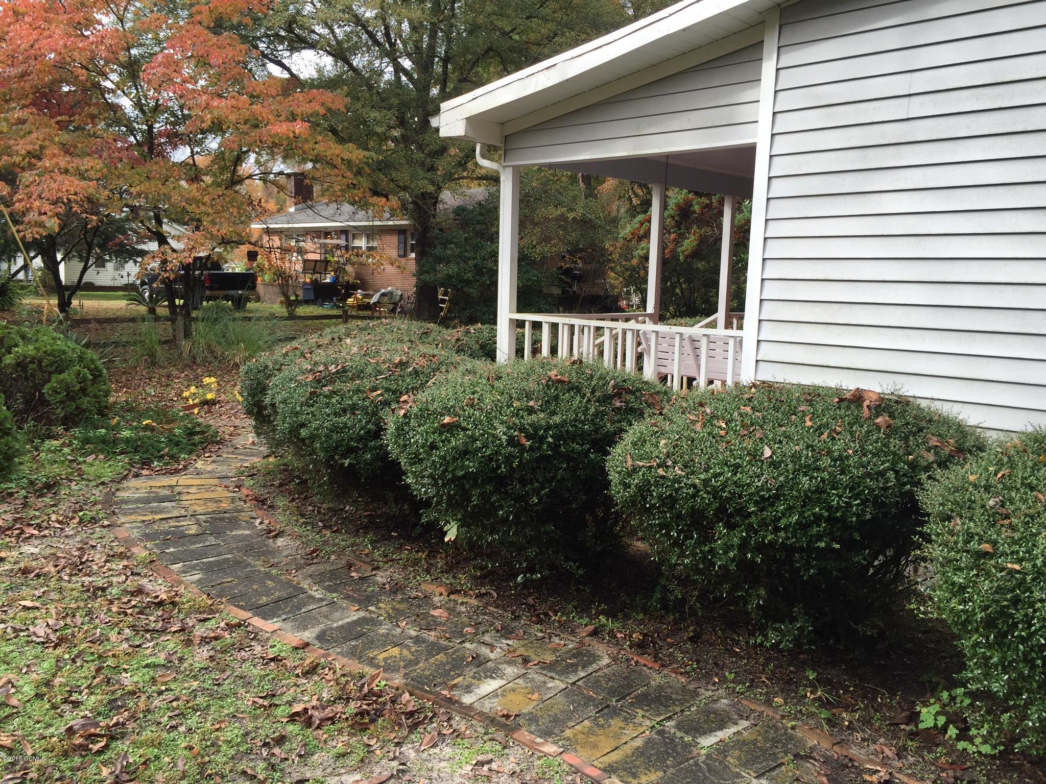 1301 Old Cart Path Road Morehead City, NC 28557 - Photo 4 of 17 image