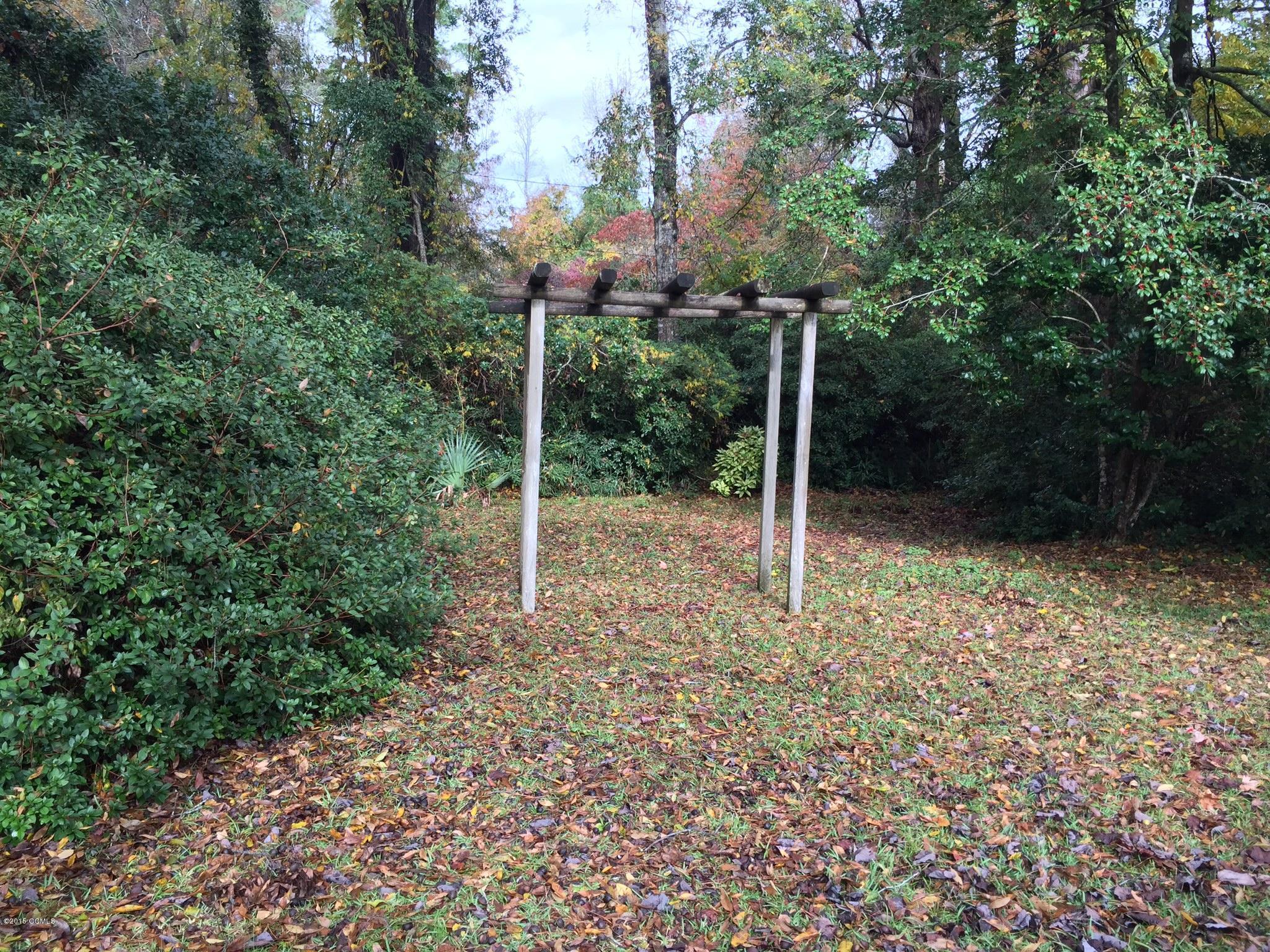 1301 Old Cart Path Road Morehead City, NC 28557 - Photo 10 of 17 image