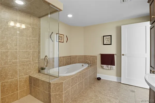 $599,900 | 132 Lakefront Boulevard, Unit 401, Buffalo, NY 14202