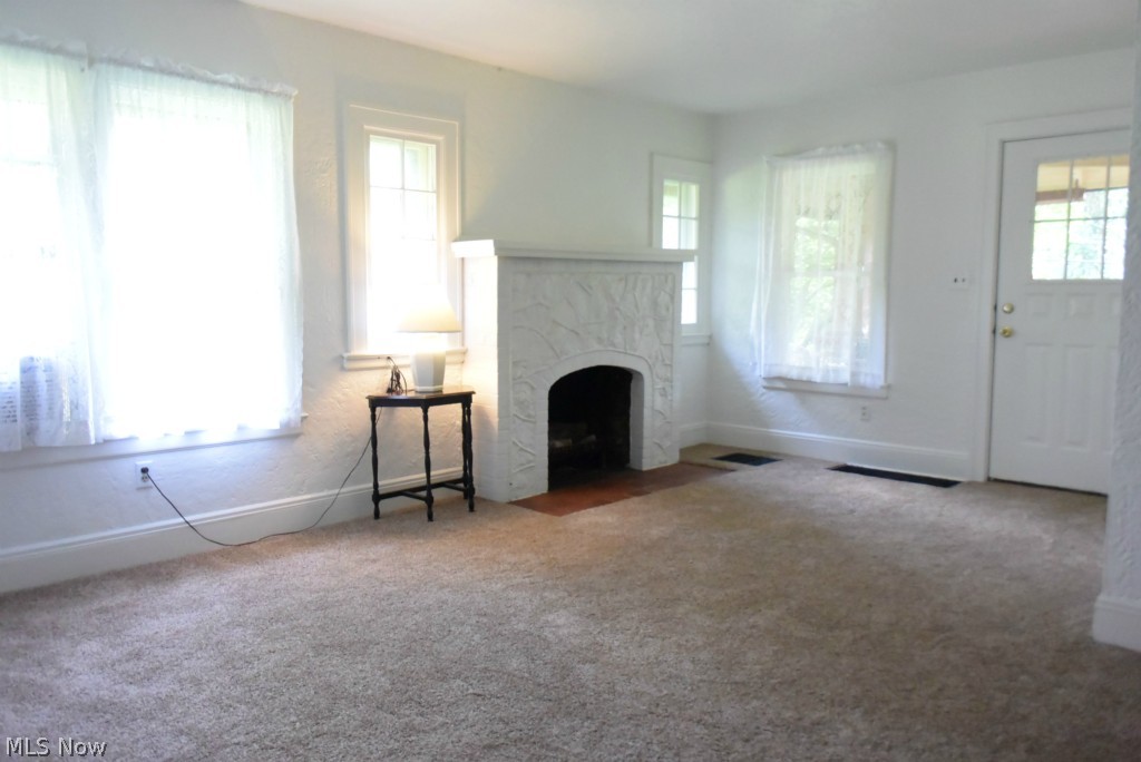 3151 Sunnybrook Road Mogadore, OH 44260 - Photo 4 of 19 Living Room