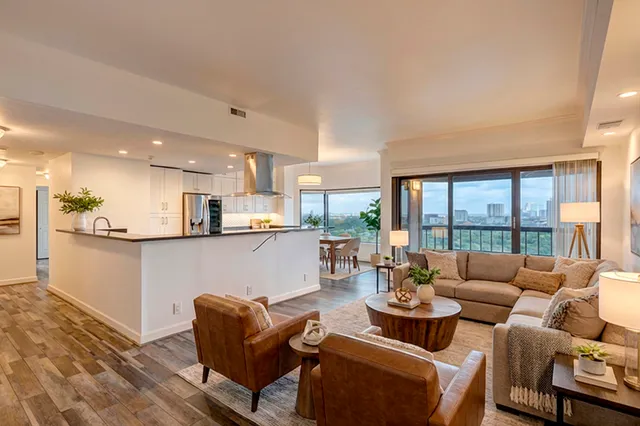 $495,000 | 2001 Holcombe Boulevard, Unit 2304, Houston, TX 77030