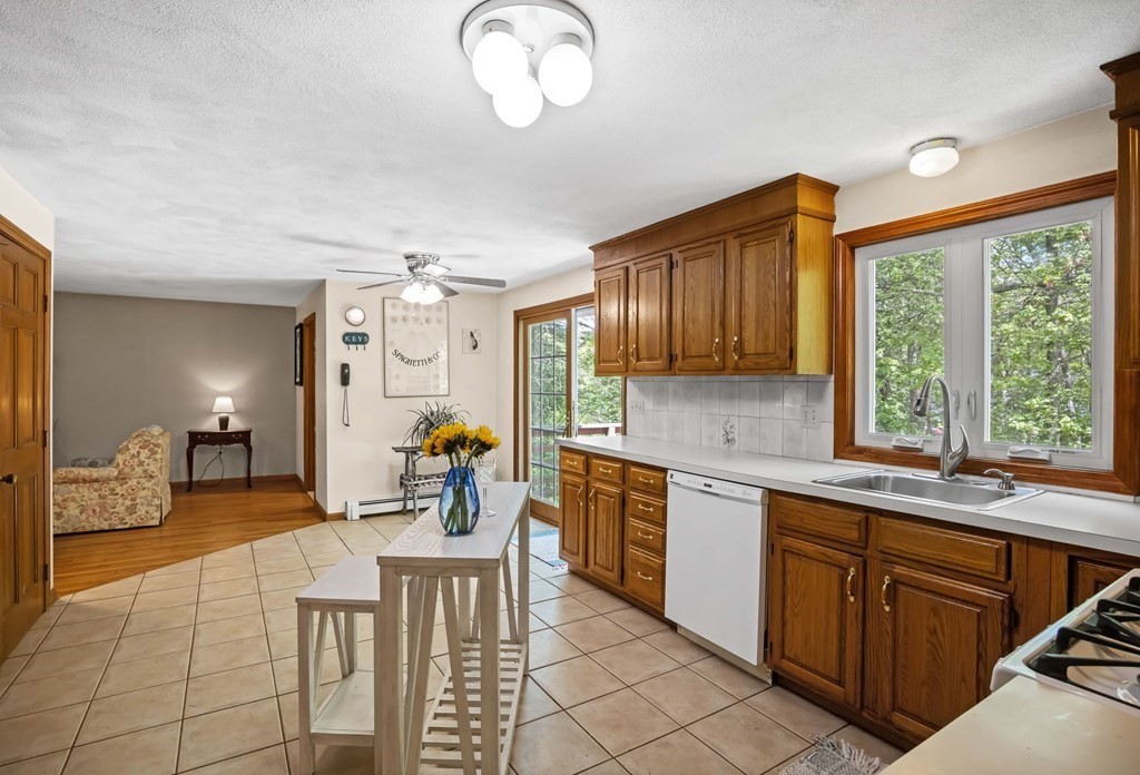 76 Lakeview Road Foxboro, MA 02035 - Photo 13 of 36 Gallery Image 13