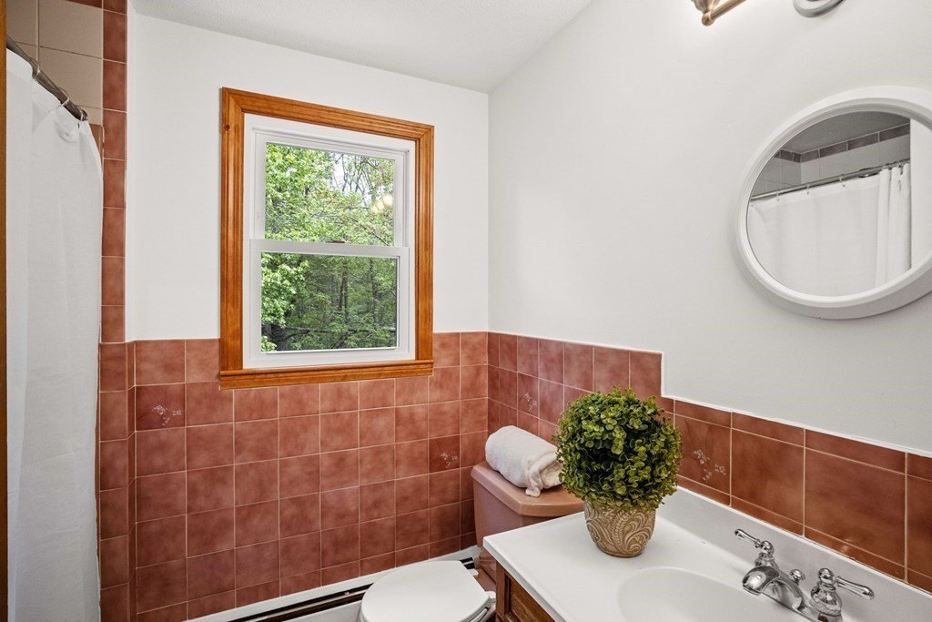 76 Lakeview Road Foxboro, MA 02035 - Photo 28 of 36 Gallery Image 28