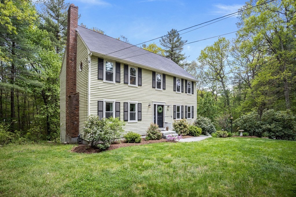 76 Lakeview Road Foxboro, MA 02035 - Photo 3 of 36 Gallery Image 3