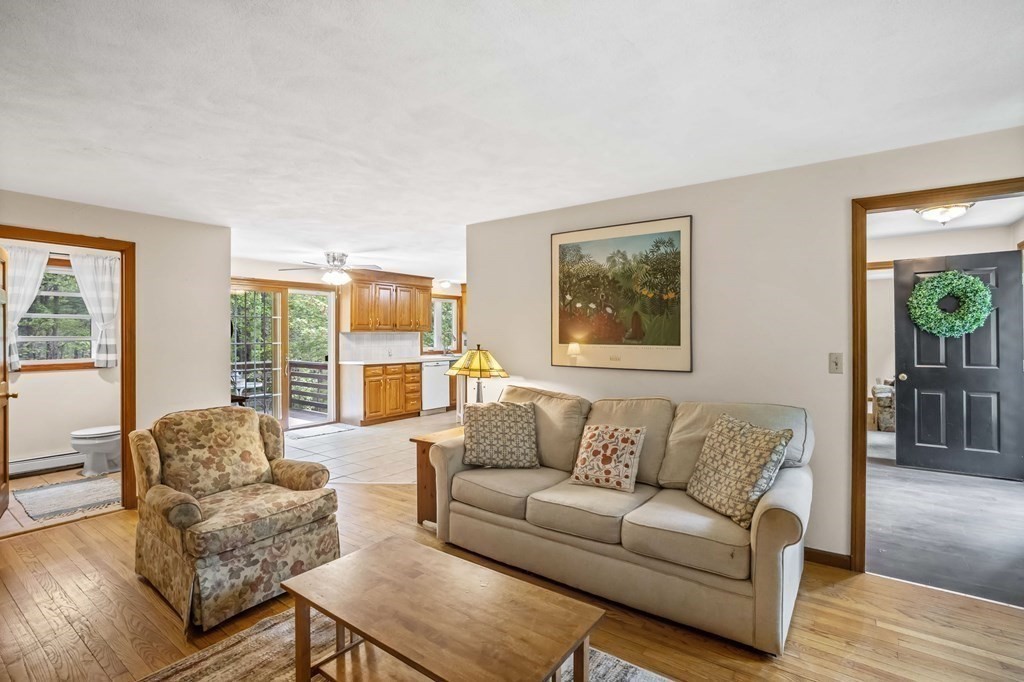 76 Lakeview Road Foxboro, MA 02035 - Photo 8 of 36 Gallery Image 8