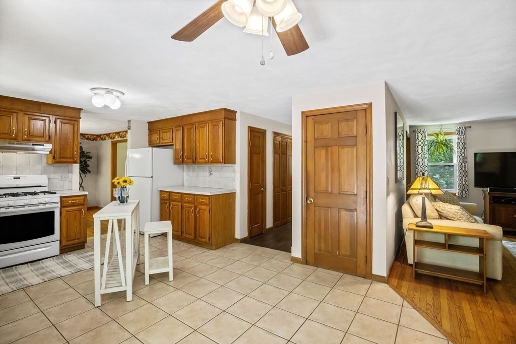 76 Lakeview Road Foxboro, MA 02035 - Photo 10 of 36 Gallery Image 10