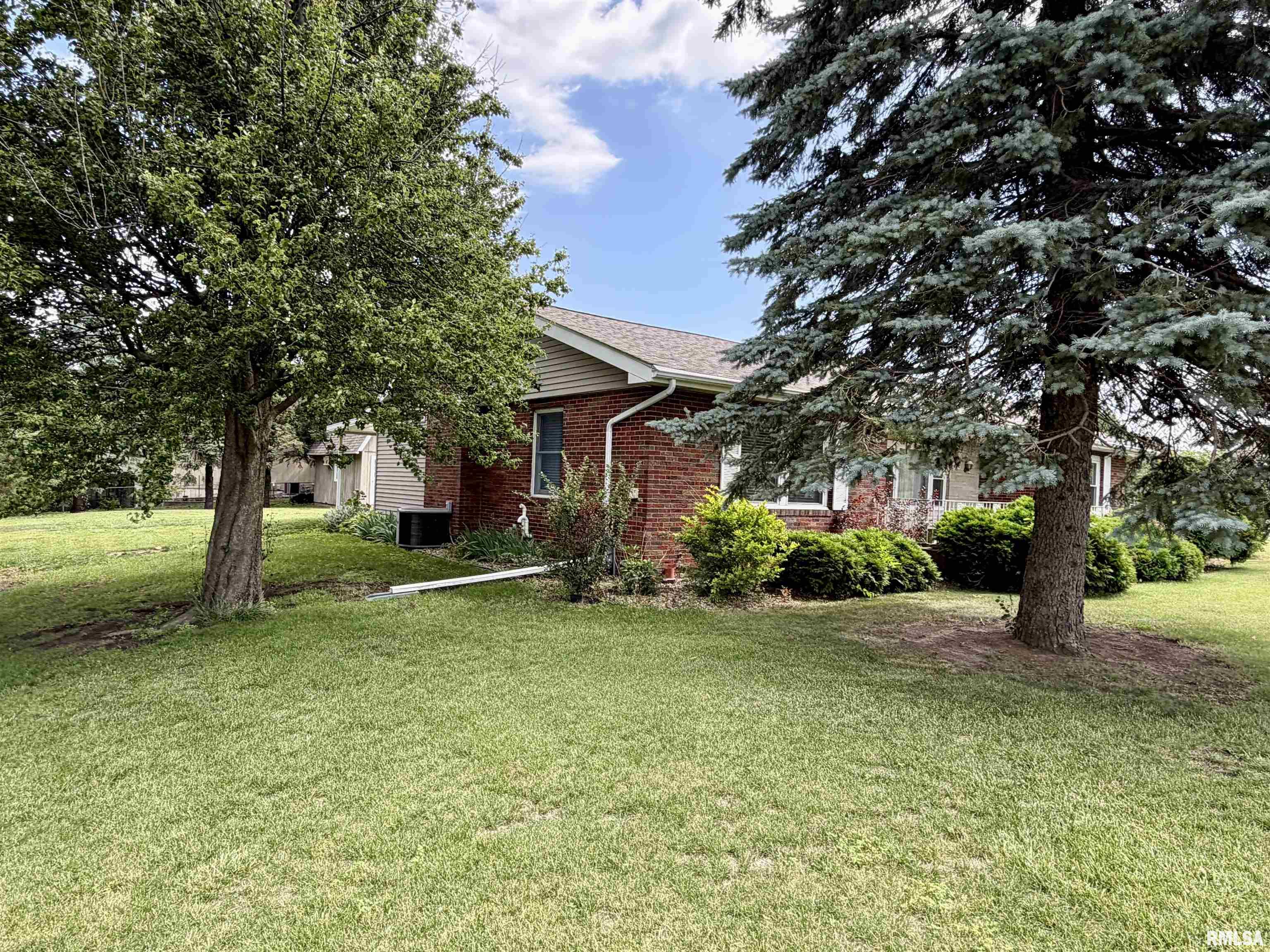 1797 South Lake Storey Road Galesburg, IL 61401 - Photo 2 of 33