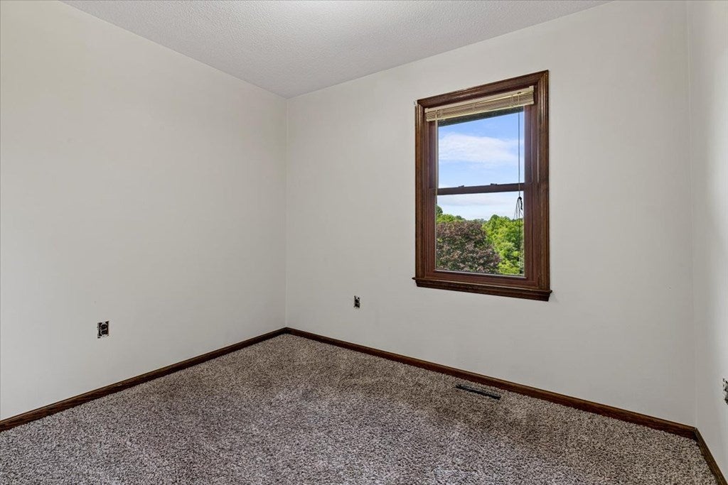 4498 Shelburne Road Radford, VA 24141 - Photo 23 of 64 Gallery Image 23