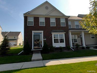 240 Stonegate West, Unit 11 Pontiac, MI 48341 - Photo 1 of 10 Property Photo